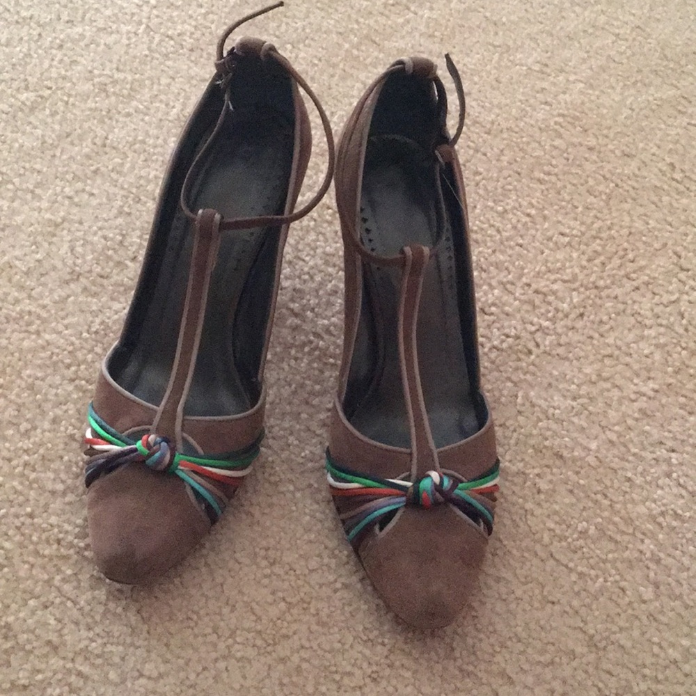 Isabella Fiore suede pumps with fun knot